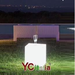 Sedia poltroncina impermeabile luminosa a LED260,00 €260,00 €Sedute a ledF.A.R.H. Snc Di Bottacin Antonio & C