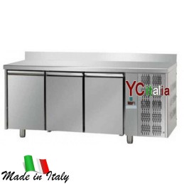Tavolo refrigerato 3 porte con alzatina TN1.216,35 €1.351,50 €Tavoli refrigerati inox 700 profonditàF.A.R.H. Snc Di Bottacin Antonio & C